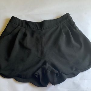Tobi Black Scalloped Edged Dress Shorts sz S